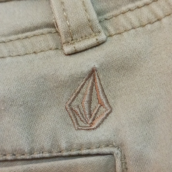 Volcom khaki shorts with detail accents and embroidery - Picture 6 of 6